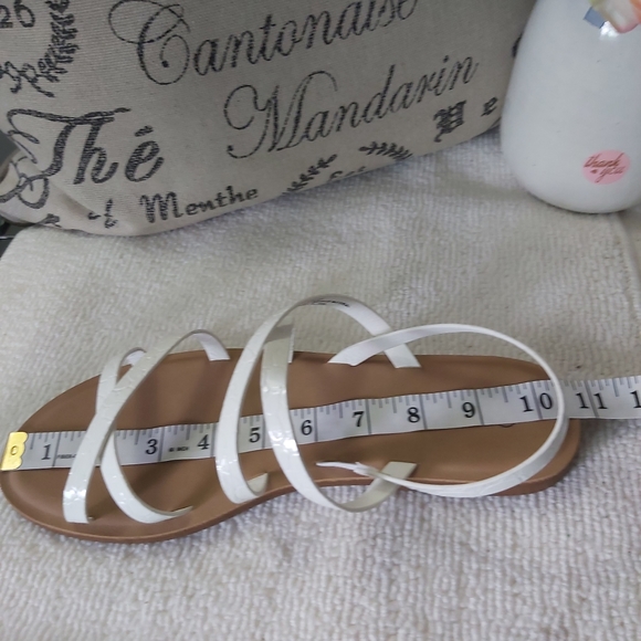 CL by Laundry white strappy sandals white flats Chinese Laundry y2k - Picture 10 of 13